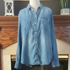 American Eagle‎ Boyfriend Fit Snap Button Top Sz. M